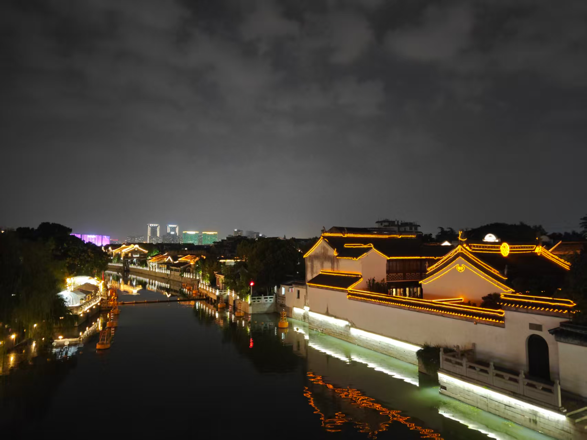 在五龙桥上拍的